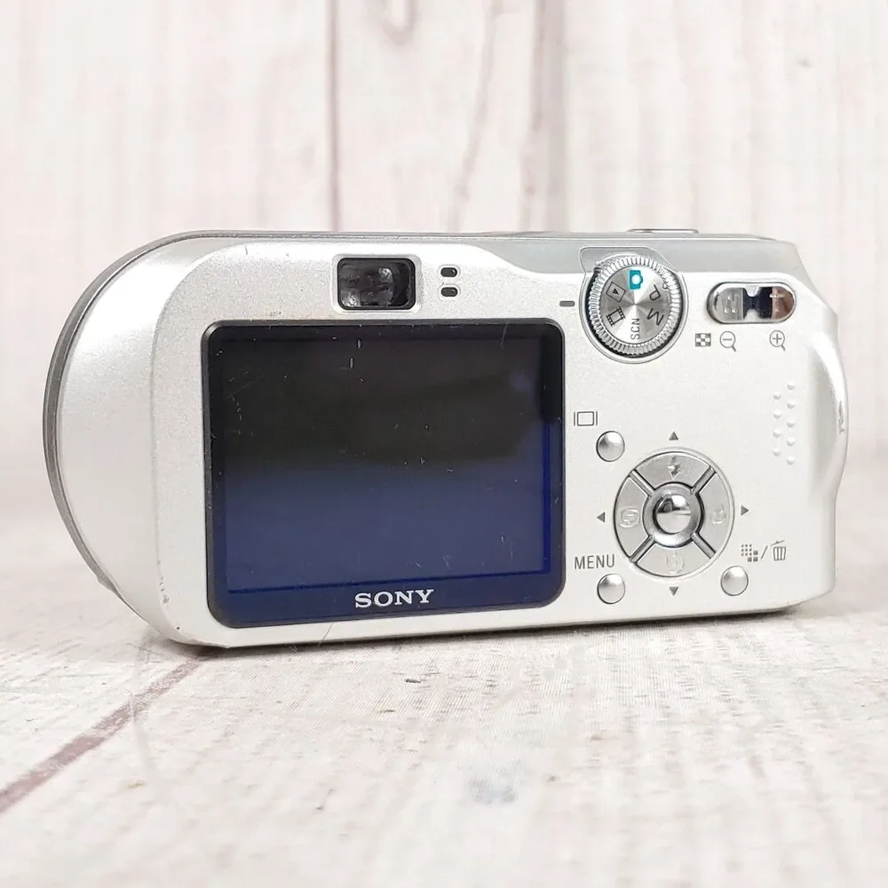 NO BATTERY - Sony Cyber-shot DSC-P200 7.2MP Digital Camera Silver - TESTED WORKS